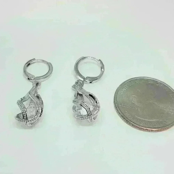 NWOT Stunning Faux Crystal Necklace and Earrings Set with Gift Box - Picture 4 of 6